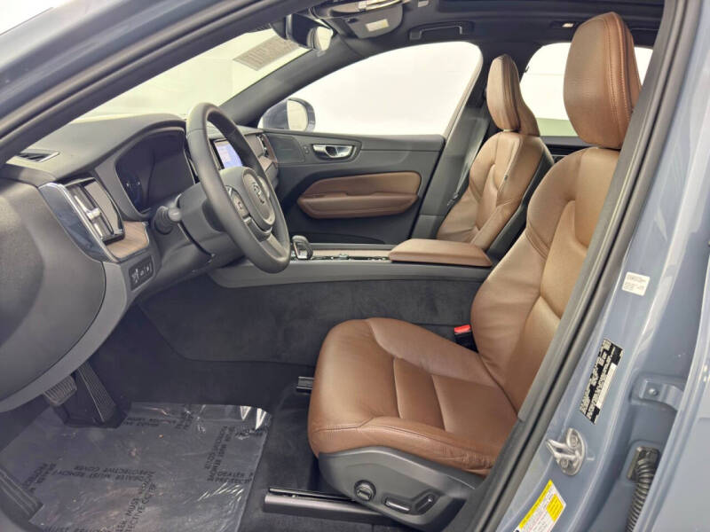 2022 Volvo XC60 Recharge T8 Inscription Expression