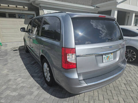 2016 Chrysler Town and Country Touring