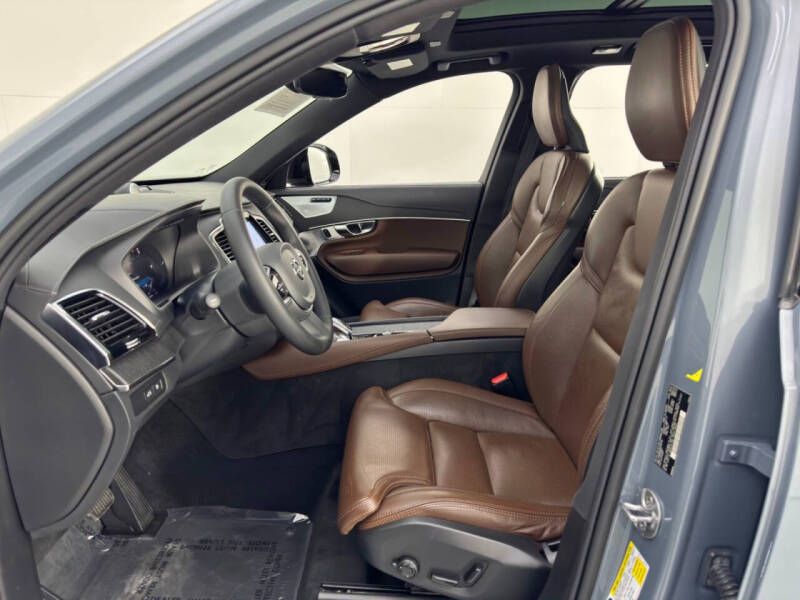 2023 Volvo XC90 Recharge T8 Ultimate Dark Theme