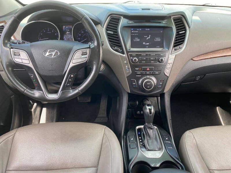 2017 Hyundai Santa Fe SE