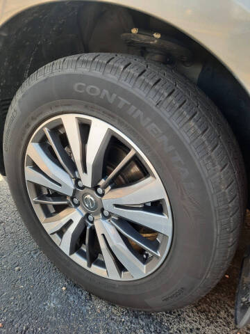 2017 Nissan Pathfinder SV