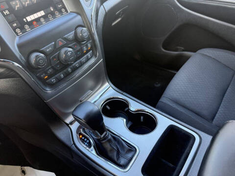 2020 Jeep Grand Cherokee Laredo