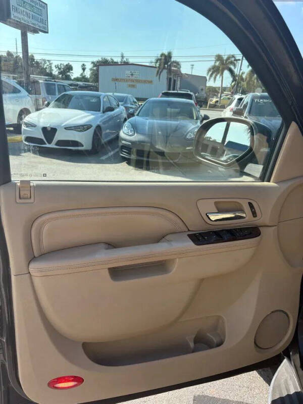 2011 Cadillac Escalade Luxury