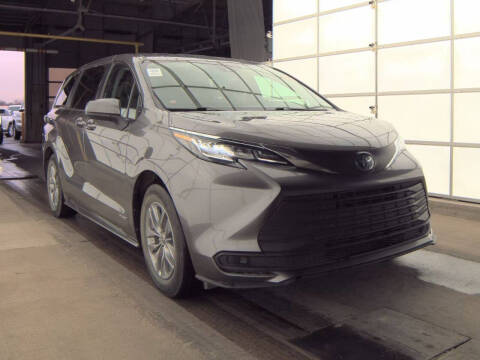 2021 Toyota Sienna LE 8-Passenger