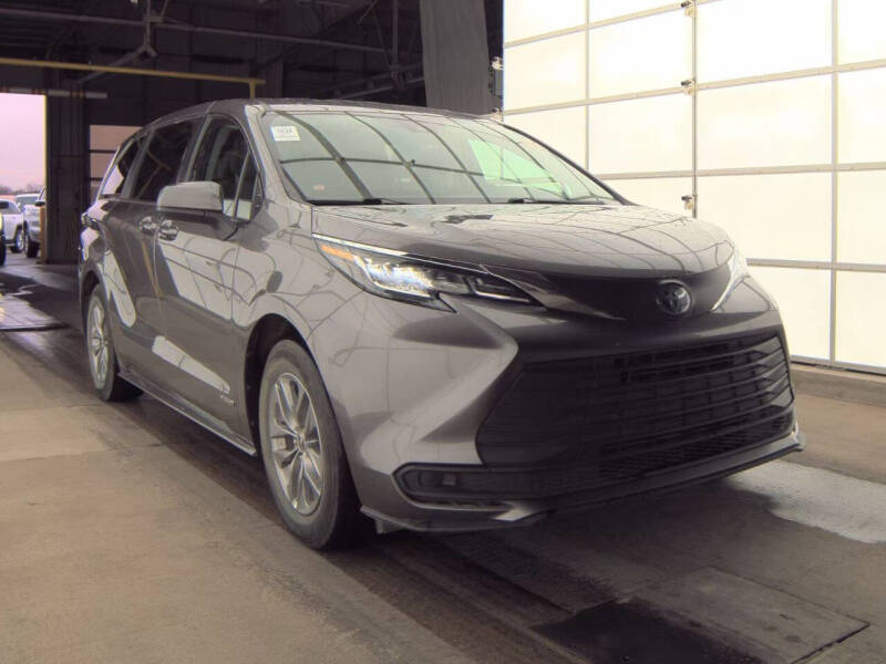 2021 Toyota Sienna LE 8-Passenger