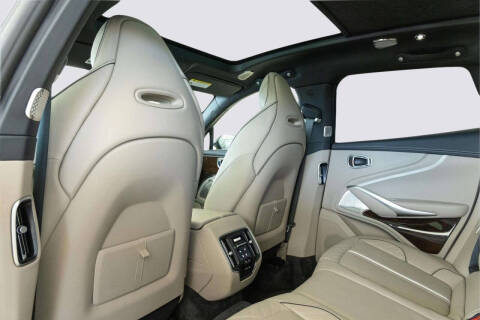 2025 Aston Martin DBX 707