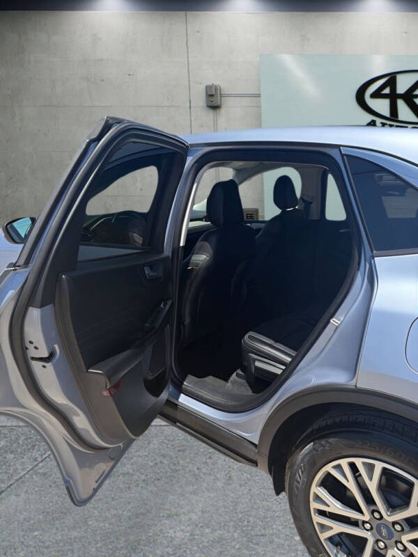 2022 Ford Escape SEL