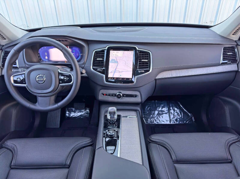 2024 Volvo XC90 Recharge T8 Ultimate Bright Theme 7P