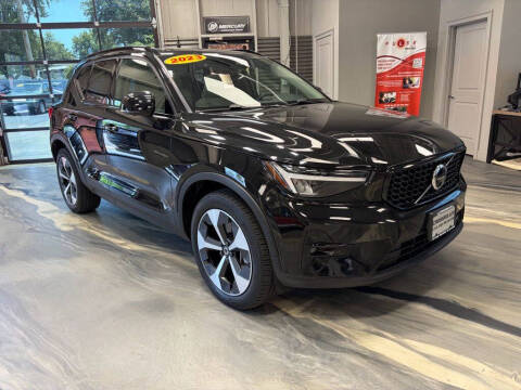 2023 Volvo XC40 B5 Plus Dark Theme