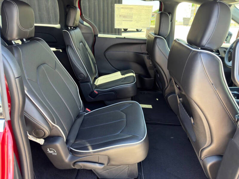 2027 Chrysler Pacifica Limited