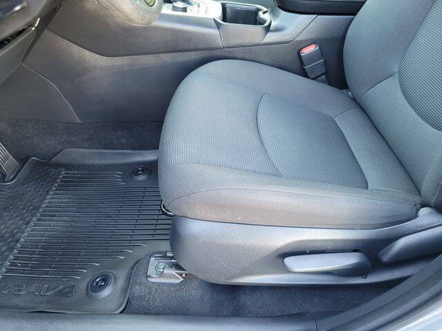 2022 Toyota RAV4 Hybrid LE