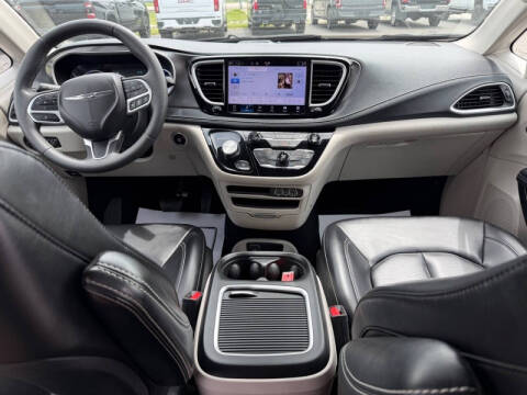2023 Chrysler Pacifica Plug-In Hybrid Touring L