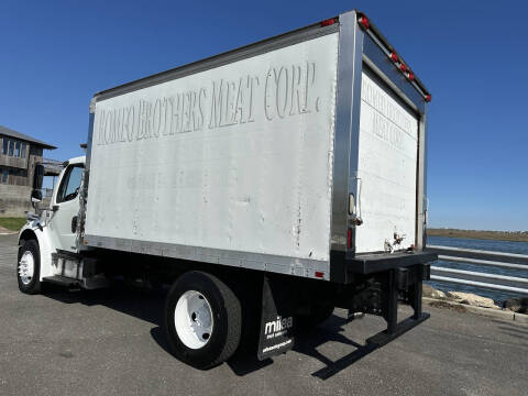 2007 Freightliner M2 106