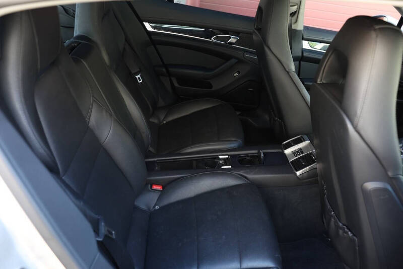 2011 Porsche Panamera 4