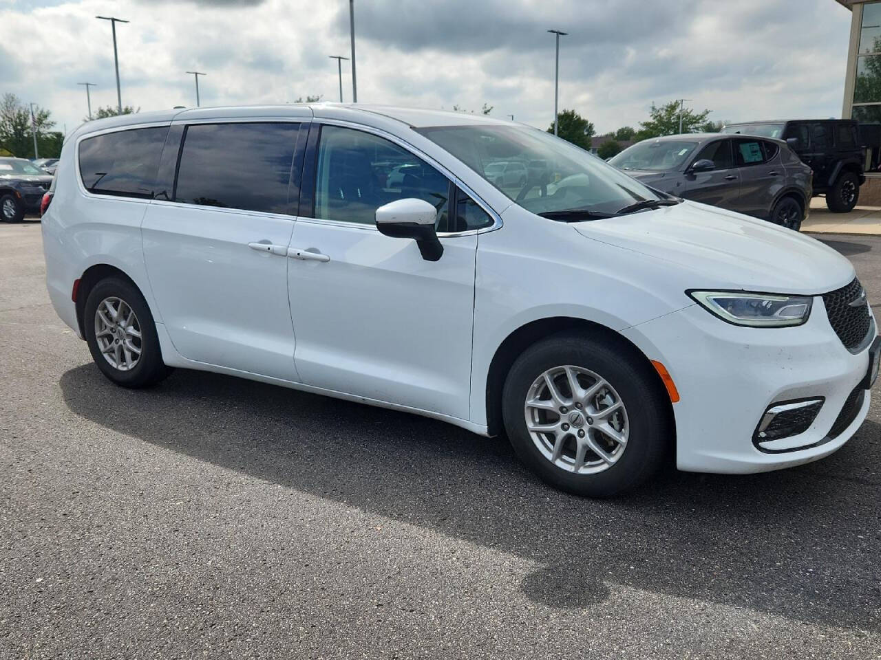 2023 Chrysler Pacifica for sale at Victoria Auto Sales in Victoria, MN