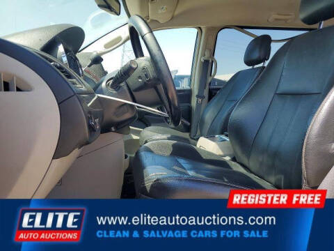 2016 Chrysler Town and Country Touring