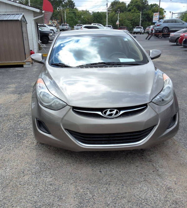 Hyundai Elantra's photo