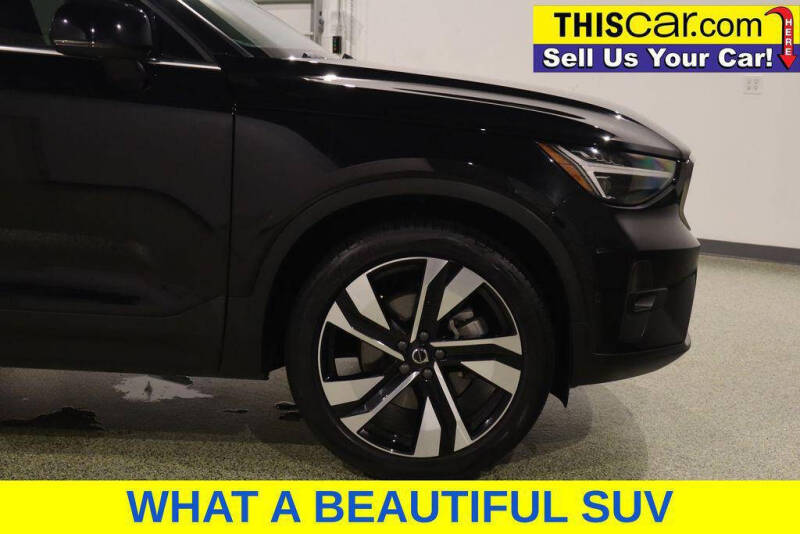 2024 Volvo XC40 B5 Plus Bright Theme