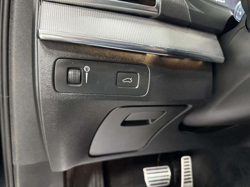 2016 Volvo XC90 T6 R-Design