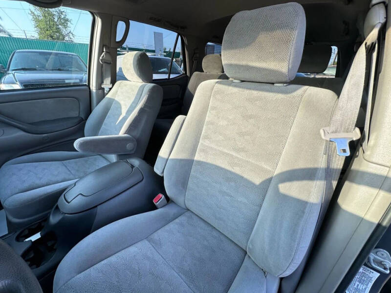 2005 Toyota Sequoia SR5