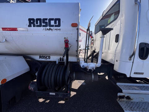 2004 Freightliner M2 106