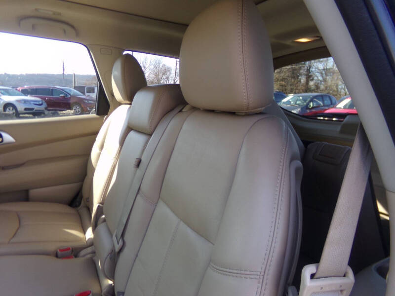 2017 Nissan Pathfinder SL