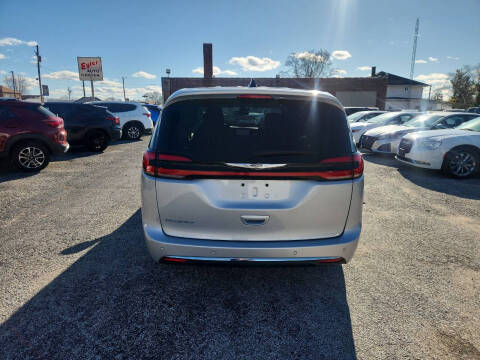2024 Chrysler Pacifica Touring L