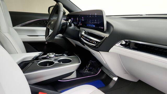 2024 Cadillac LYRIQ Luxury 1