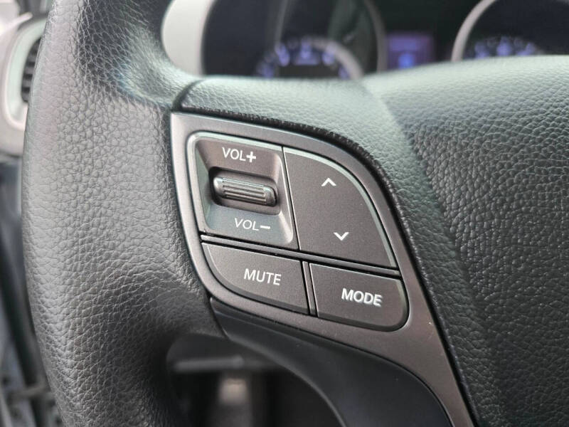 2016 Hyundai Santa Fe SE