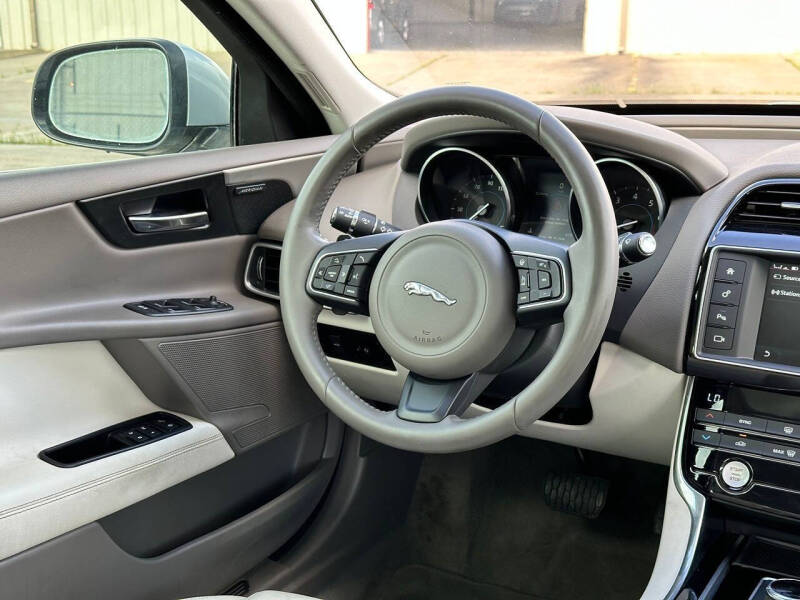 2017 Jaguar XE 25t Prestige