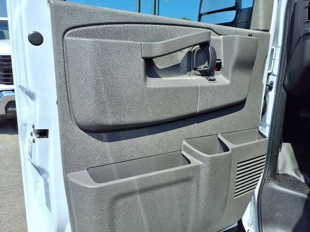2025 Chevrolet Express 3500