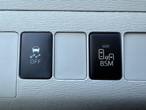 2013 Toyota Sienna SE 8-Passenger