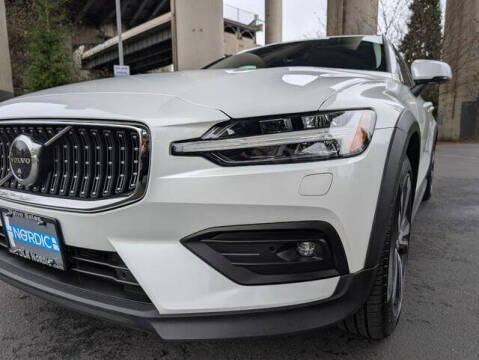 2025 Volvo V60 Cross Country B5 Plus