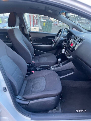 2016 Kia Rio 5-Door LX