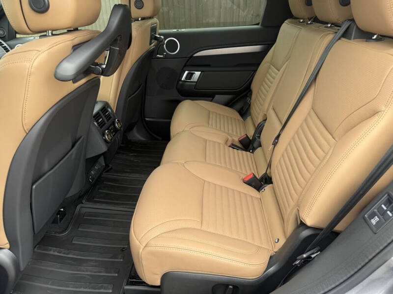 2025 Land Rover Discovery P360 Dynamic SE