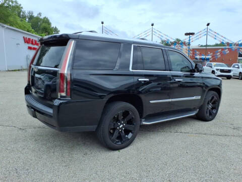 2016 Cadillac Escalade Luxury Collection