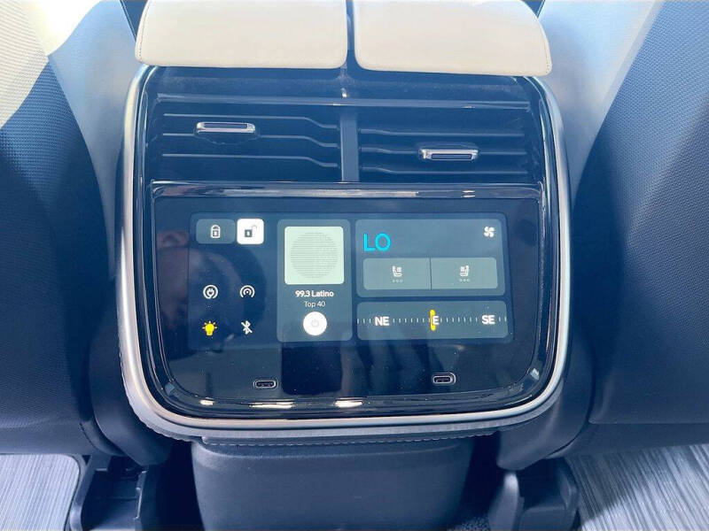 2023 Rivian R1S Adventure