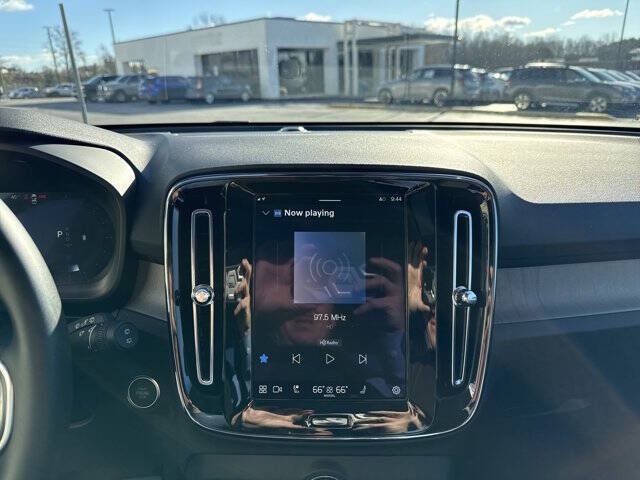 2025 Volvo XC40 B5 Core Bright Theme