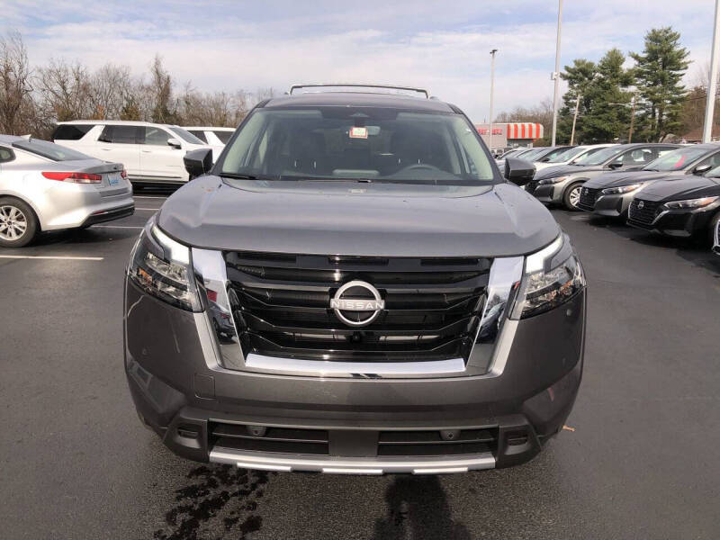 2025 Nissan Pathfinder SL