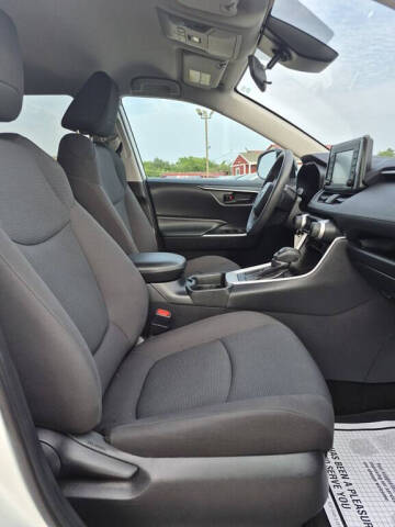 2021 Toyota RAV4 LE