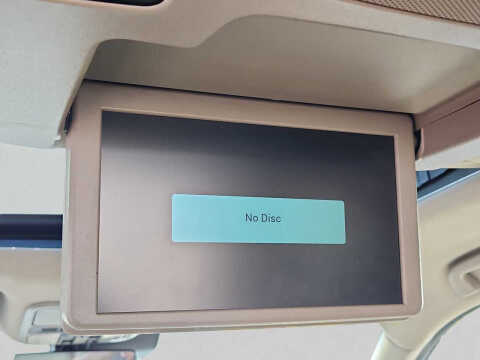 2021 Honda Pilot Touring w/Rear Captain's Chairs