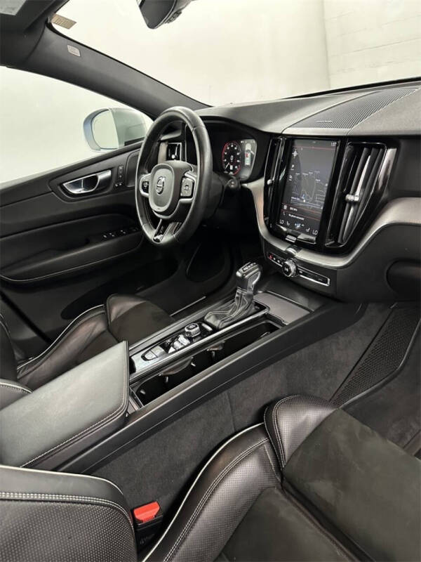 2019 Volvo XC60 T6 R-Design