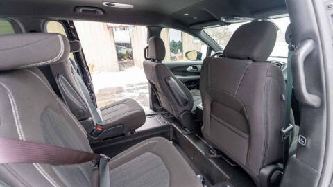2024 Chrysler Pacifica Touring