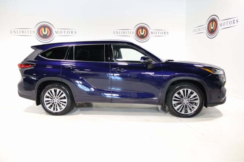 2021 Toyota Highlander Hybrid Platinum