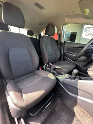 2016 Kia Rio 5-Door LX