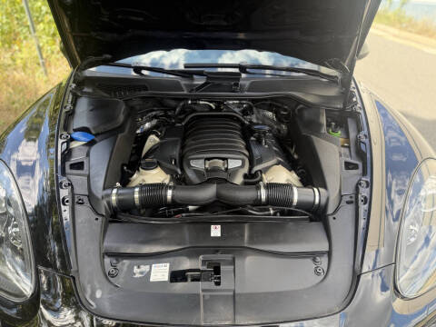 2013 Porsche Cayenne GTS