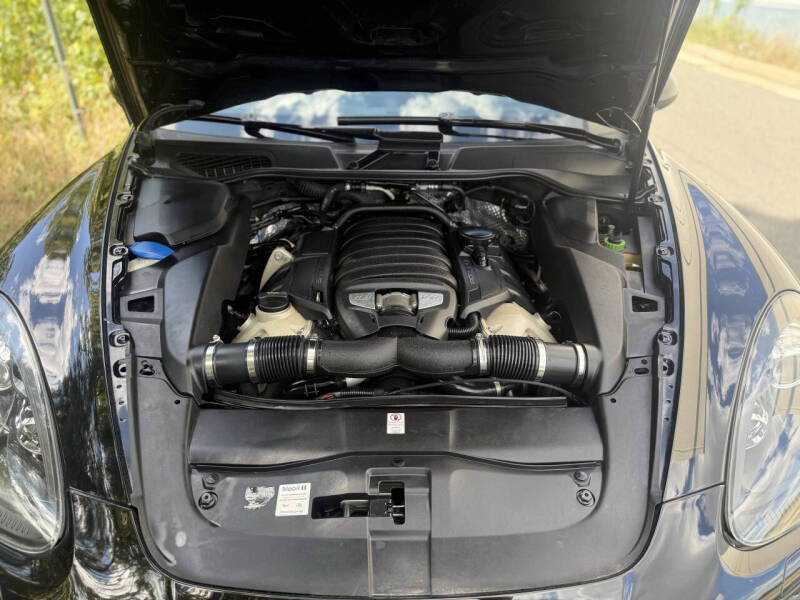 2013 Porsche Cayenne GTS