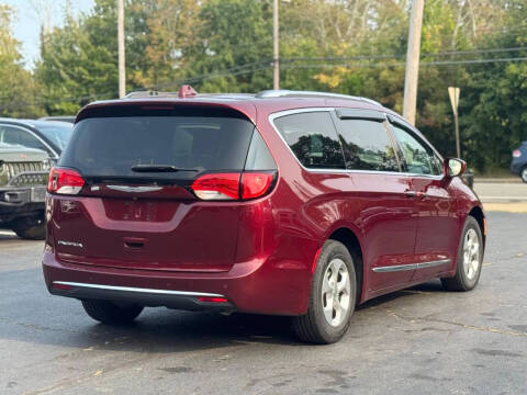 2017 Chrysler Pacifica Touring-L Plus