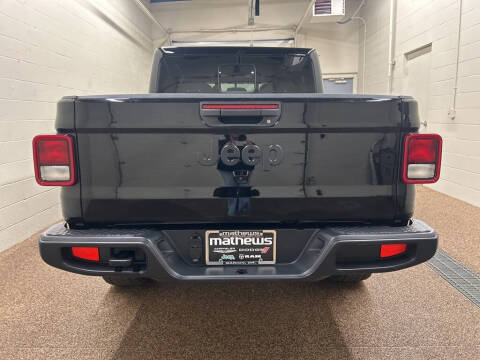 2024 Jeep Gladiator NightHawk