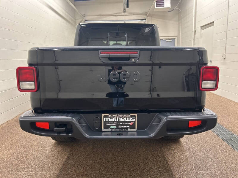 2024 Jeep Gladiator NightHawk